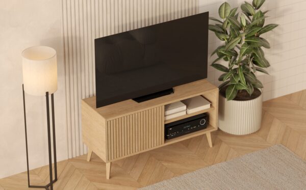 Kompaktný dubový TV stolík s lamelovým dubovým čelom s dvierkami, 120 x 45 cm